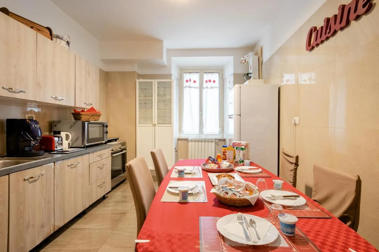 Apartment 4-Bdr Apt Among Colosseum&Termini 10-People Rome
