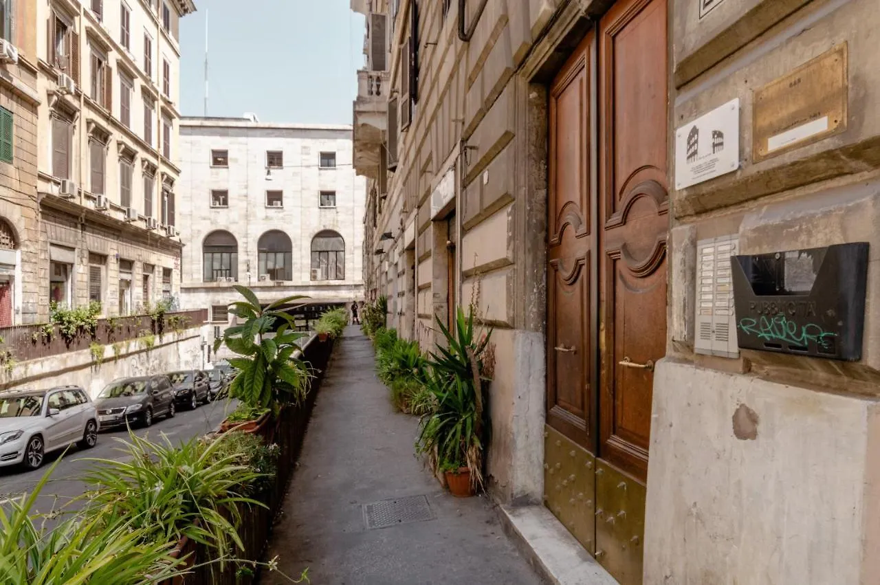 4-Bdr Apt Among Colosseum&Termini 10-People Rome