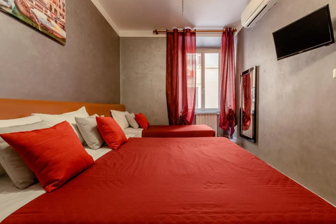 4-Bdr Apt Among Colosseum&Termini 10-People Rome