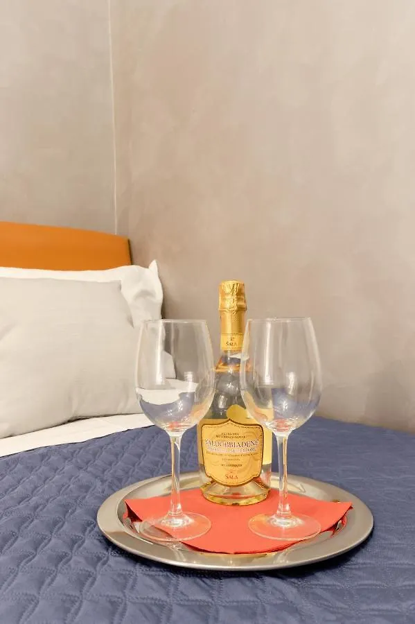 Apartment 4-Bdr Apt Among Colosseum&Termini 10-People Rome Italy
