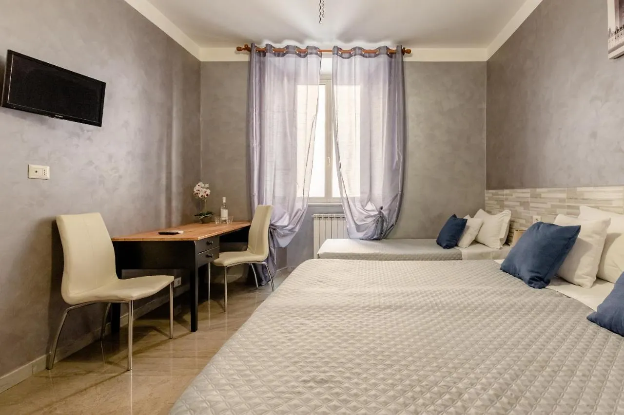 4-Bdr Apt Among Colosseum&Termini 10-People Rome Apartment